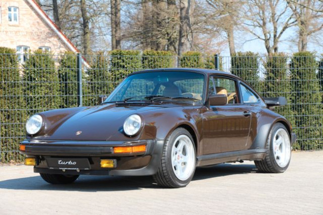 PORSCHE 930 3.3L TURBO COUPE IN MOCCABRAUN