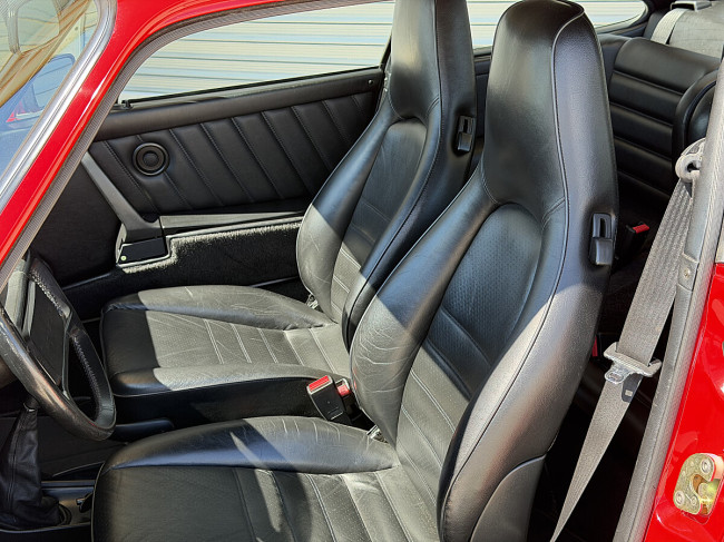 PORSCHE 911 3,2L CARRERA COUPE IN INDISCHROT