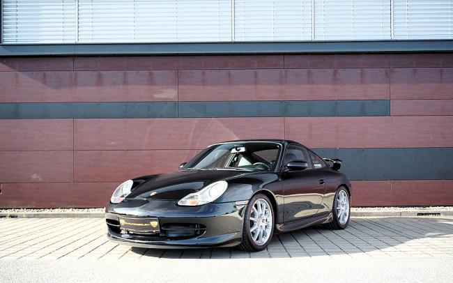 Porsche Gebrauchtwagen von R & H Automobile GmbH PORSCHE 996 CARRERA COUPE IN SCHWARZ