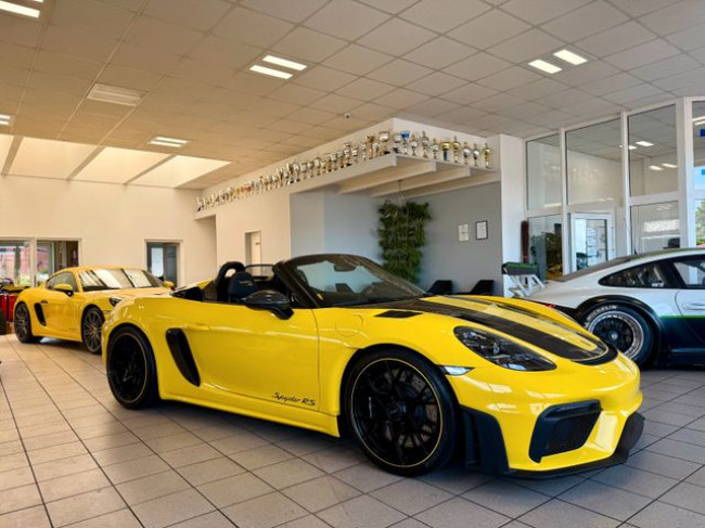 PORSCHE 718 BOXSTER SPYDER RS - 1. HAND