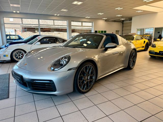 PORSCHE 992 TARGA 4S IN GT-SILBER METALLIC