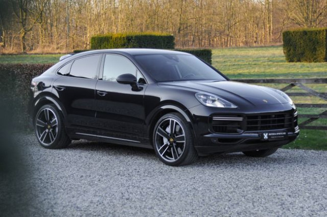 PORSCHE CAYENNE TURBO COUPE IN SCHWARZ