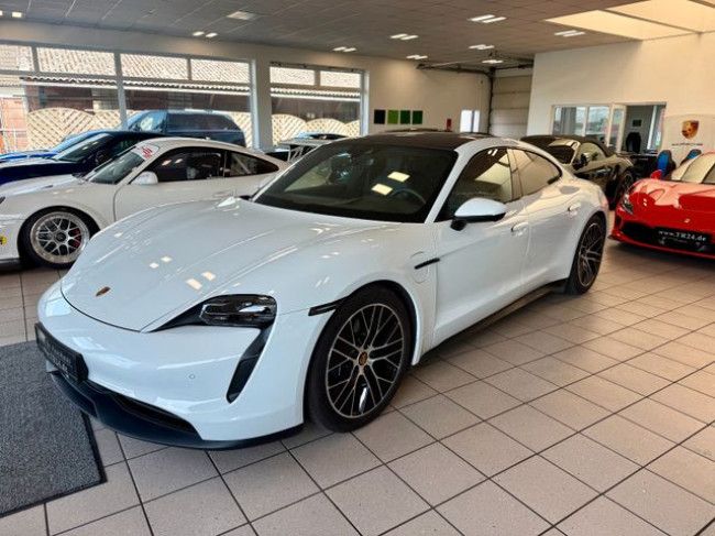 PORSCHE TAYCAN PERFORMANCE - 1. HAND