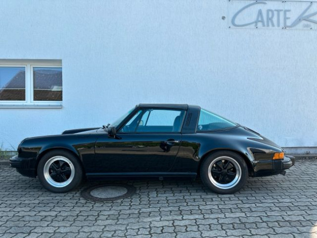 PORSCHE 911 CARRERA 3.2L TARGA IN SCHWARZ