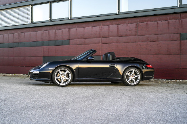 PORSCHE 997.2 CARRERA CABRIO IN BASALTSCHWARZ