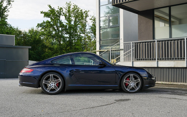 PORSCHE 997 CARRERA 4S COUPE IN NACHTBLAU