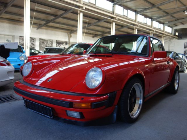 PORSCHE 911 3.2L TARGA IN INDISCHROT