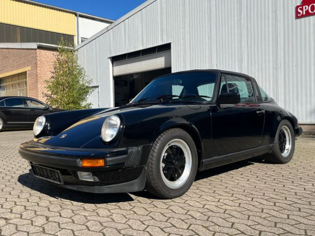 PORSCHE 911 3,2L TARGA IN UNISCHWARZ