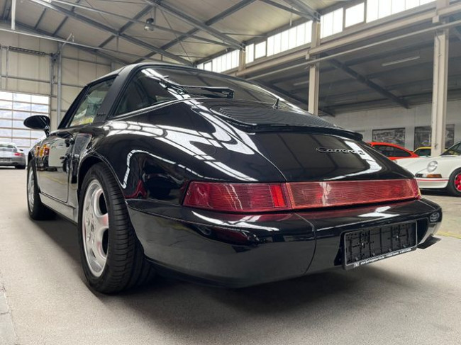 PORSCHE 964 CARRERA 2 TARGA IN SCHWARZ