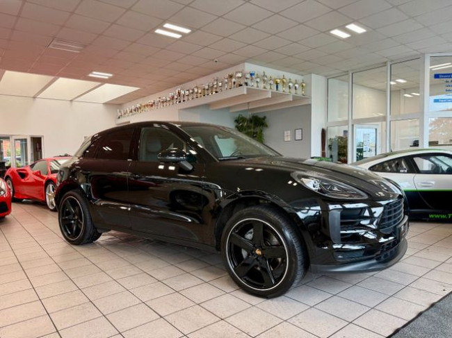 PORSCHE MACAN S IN SCHWARZ - 1. HAND
