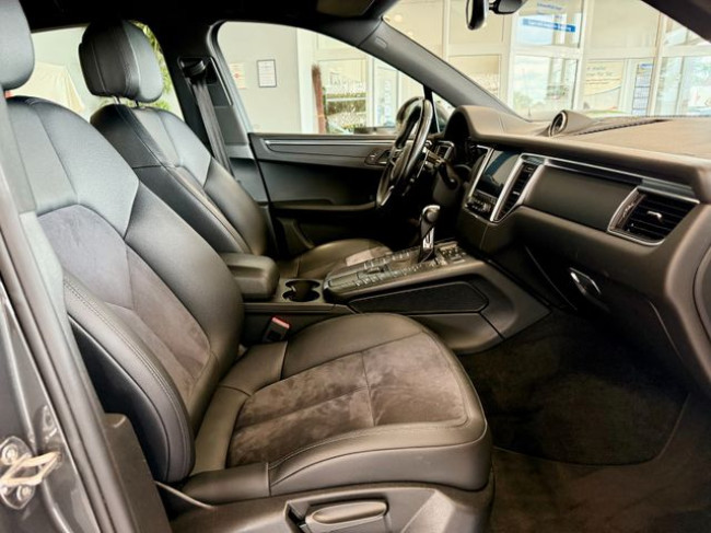 Porsche Gebrauchtwagenangebot PORSCHE MACAN IN ACHATGRAU - 2 VORBESITZER