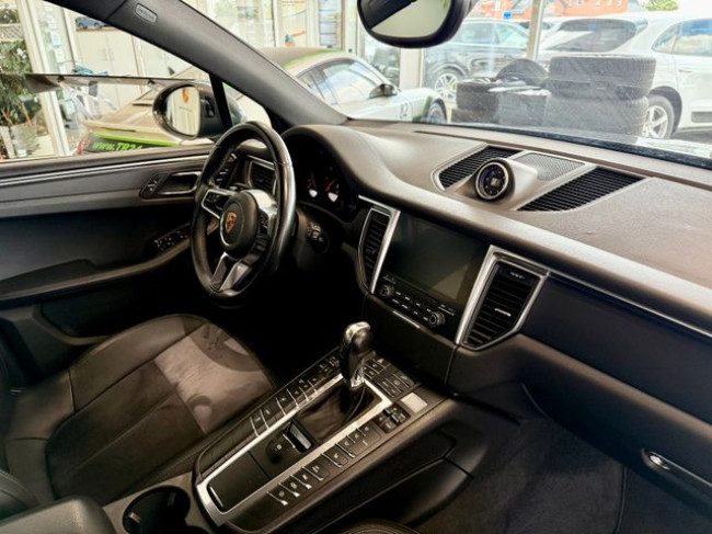 Porsche Gebrauchtwagenangebot PORSCHE MACAN IN ACHATGRAU - 2 VORBESITZER