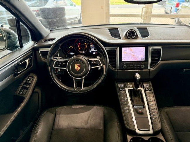 Porsche Gebrauchtwagenangebot PORSCHE MACAN IN ACHATGRAU - 2 VORBESITZER
