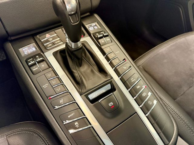 Porsche Gebrauchtwagenangebot PORSCHE MACAN IN ACHATGRAU - 2 VORBESITZER