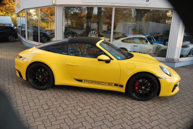Porsche Gebrauchtwagenangebot PORSCHE 992 TARGA 4S IN RACINGGELB