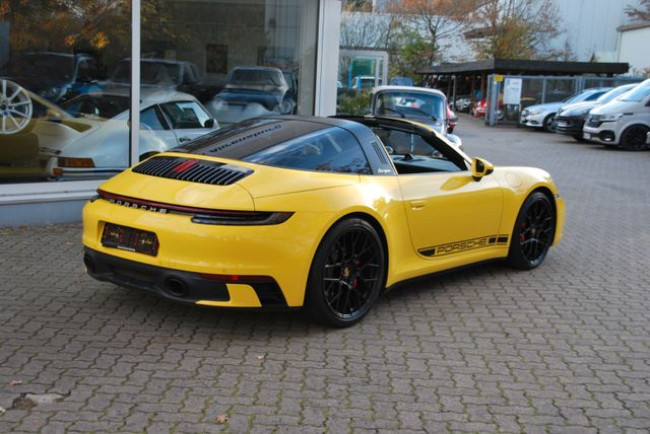 Porsche Gebrauchtwagenangebot PORSCHE 992 TARGA 4S IN RACINGGELB