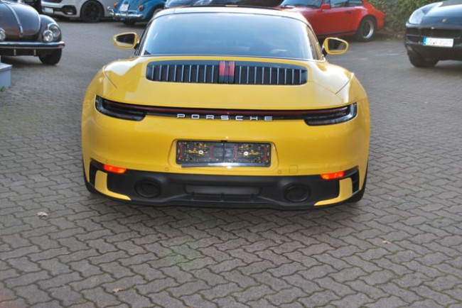 Porsche Gebrauchtwagenangebot PORSCHE 992 TARGA 4S IN RACINGGELB