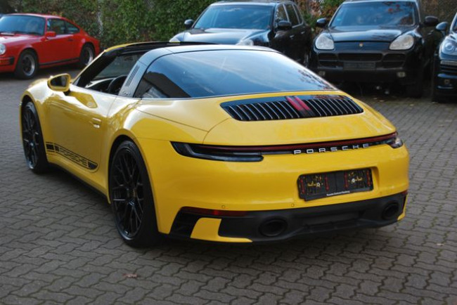 Porsche Gebrauchtwagenangebot PORSCHE 992 TARGA 4S IN RACINGGELB