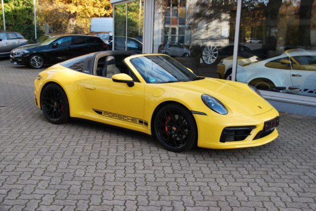 Porsche Gebrauchtwagenangebot PORSCHE 992 TARGA 4S IN RACINGGELB
