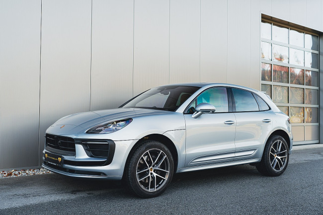 PORSCHE MACAN IN DOLOMITSILBER-METALLIC