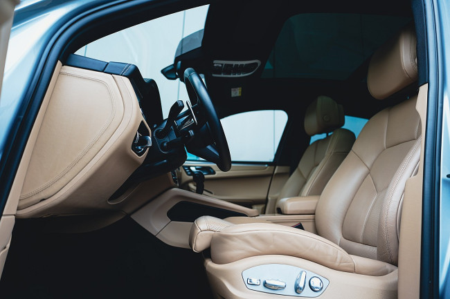 Porsche Gebrauchtwagenangebot PORSCHE MACAN IN DOLOMITSILBER-METALLIC