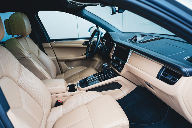 Porsche Gebrauchtwagenangebot PORSCHE MACAN IN DOLOMITSILBER-METALLIC