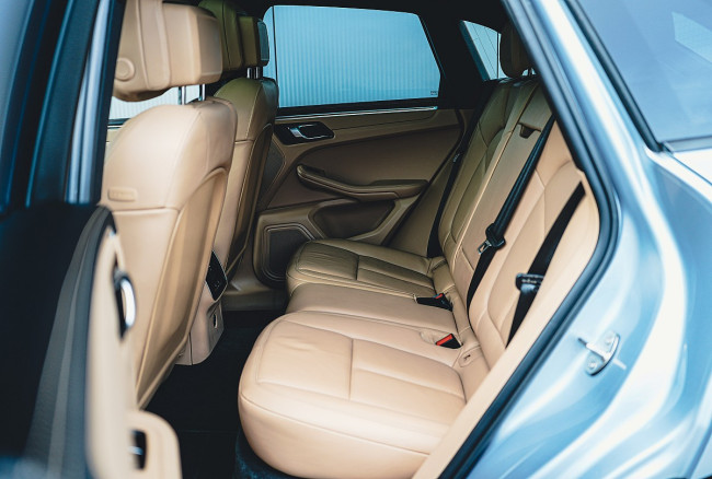 Porsche Gebrauchtwagenangebot PORSCHE MACAN IN DOLOMITSILBER-METALLIC