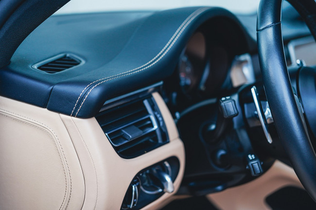 Porsche Gebrauchtwagenangebot PORSCHE MACAN IN DOLOMITSILBER-METALLIC