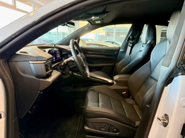 Porsche Gebrauchtwagenangebot PORSCHE MACAN ELECTRIC TURBO - 1. HAND, GARANTIE