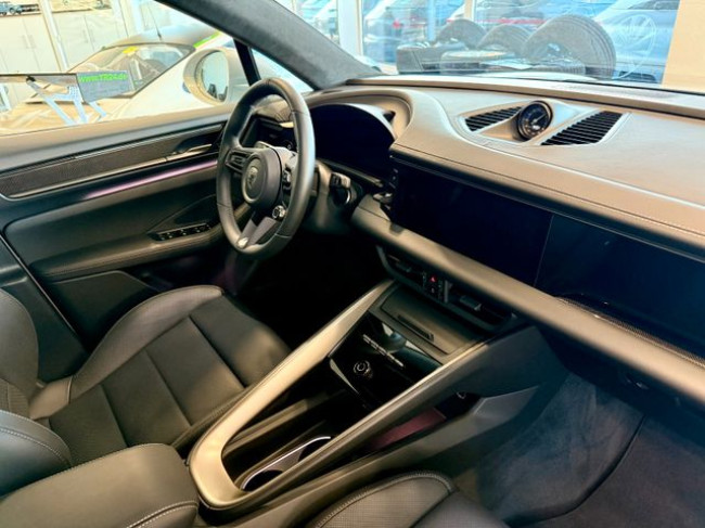 Porsche Gebrauchtwagenangebot PORSCHE MACAN ELECTRIC TURBO - 1. HAND, GARANTIE