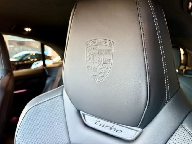 Porsche Gebrauchtwagenangebot PORSCHE MACAN ELECTRIC TURBO - 1. HAND, GARANTIE