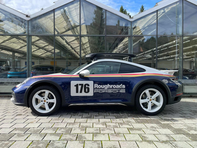 Porsche Gebrauchtwagenangebot PORSCHE 911 CARRERA DAKAR - TAGESZULASSUNG