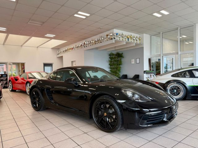 PORSCHE 718 CAYMAN IN SCHWARZ - 1. HAND