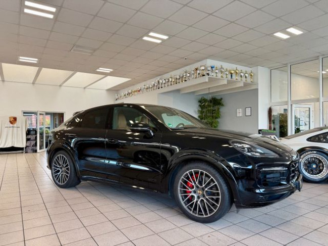 PORSCHE CAYENNE COUPE GTS - 1 HAND, SCHECKHEFT