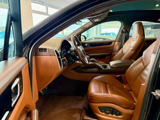 Porsche Gebrauchtwagenangebot PORSCHE CAYENNE COUPE GTS - 1 HAND, SCHECKHEFT