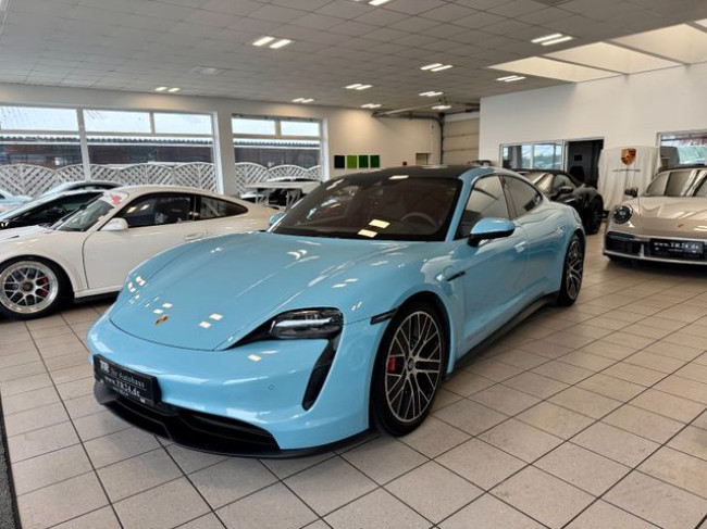 PORSCHE TAYCAN 4S IN FROZENBLUE-METALLIC