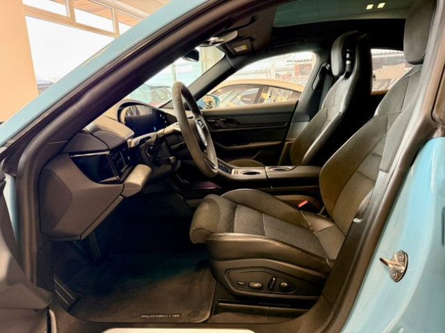 Porsche Gebrauchtwagenangebot PORSCHE TAYCAN 4S IN FROZENBLUE-METALLIC