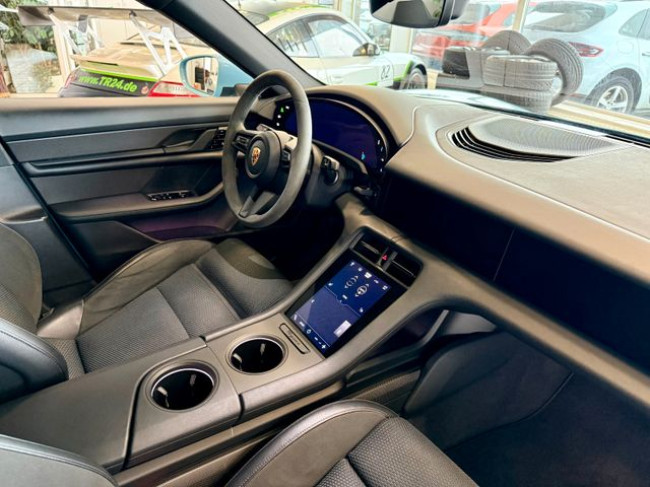 Porsche Gebrauchtwagenangebot PORSCHE TAYCAN 4S IN FROZENBLUE-METALLIC