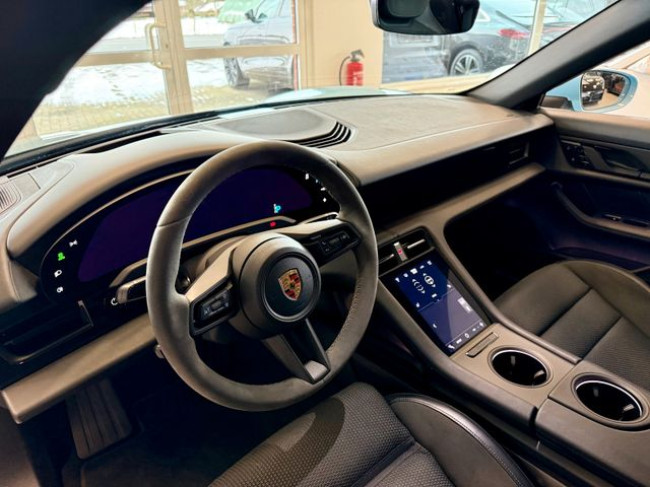 Porsche Gebrauchtwagenangebot PORSCHE TAYCAN 4S IN FROZENBLUE-METALLIC