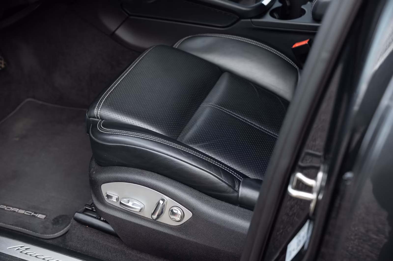 Porsche Gebrauchtwagenangebot PORSCHE MACAN S IN GRAU - 2. HAND