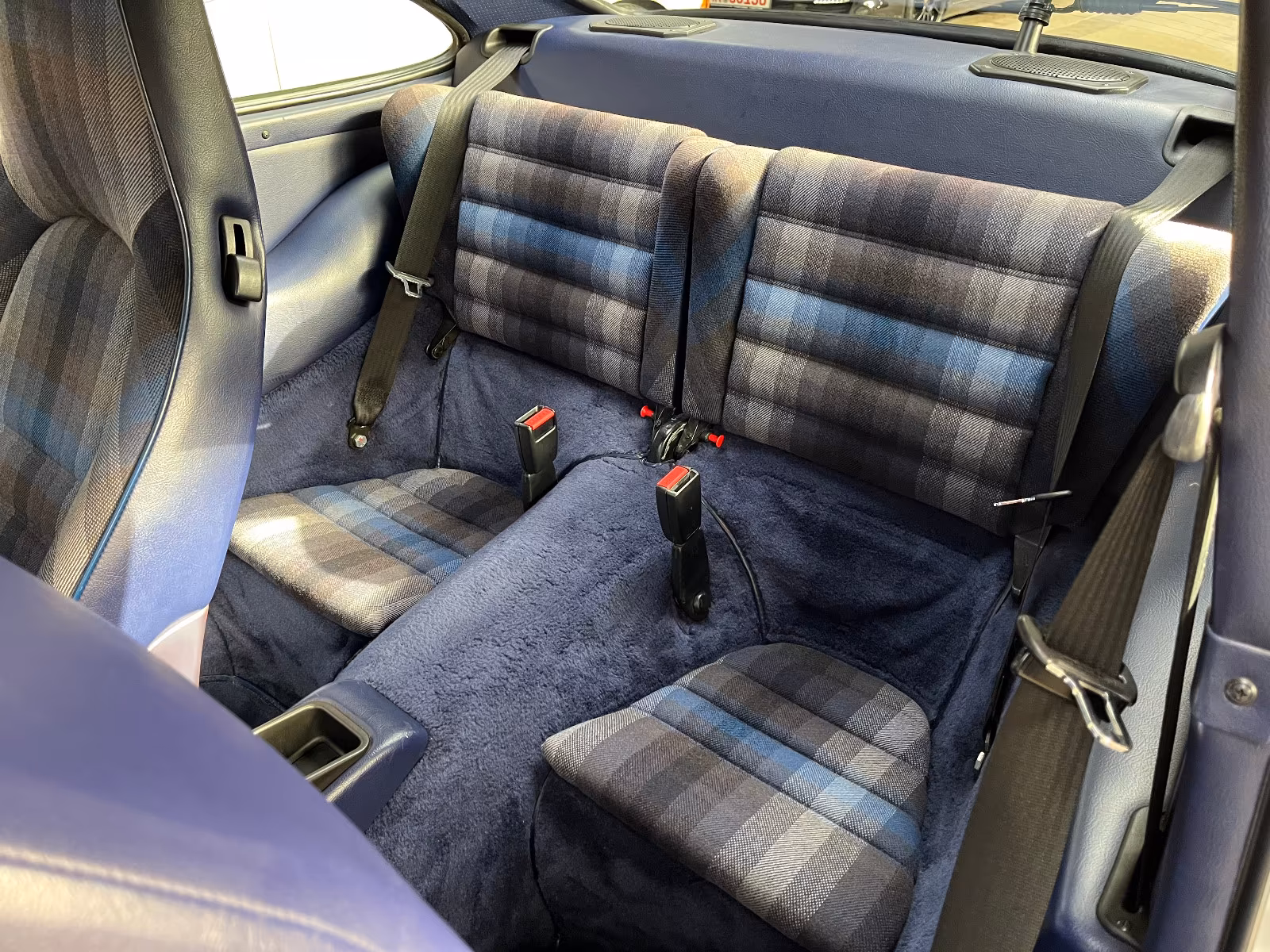 Porsche Gebrauchtwagenangebot PORSCHE 964 CARRERA 4 COUPE C00 IN POLARSILBER