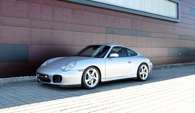 PORSCHE 996 CARRERA 4S COUPE IN ARKTISSILBER
