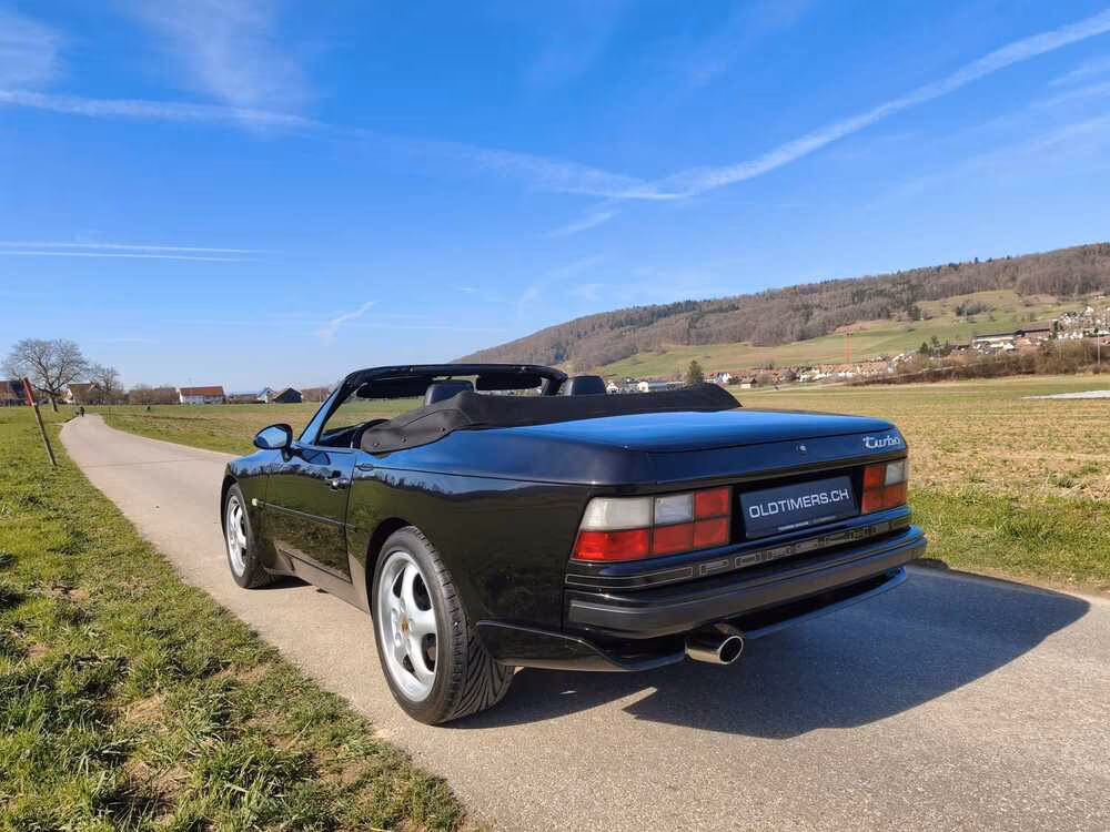 Porsche Gebrauchtwagenangebot PORSCHE 944 TURBO CABRIOLET IN SCHWARZ
