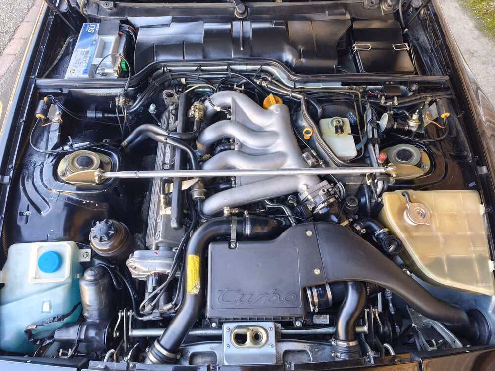 Porsche Gebrauchtwagenangebot PORSCHE 944 TURBO CABRIOLET IN SCHWARZ