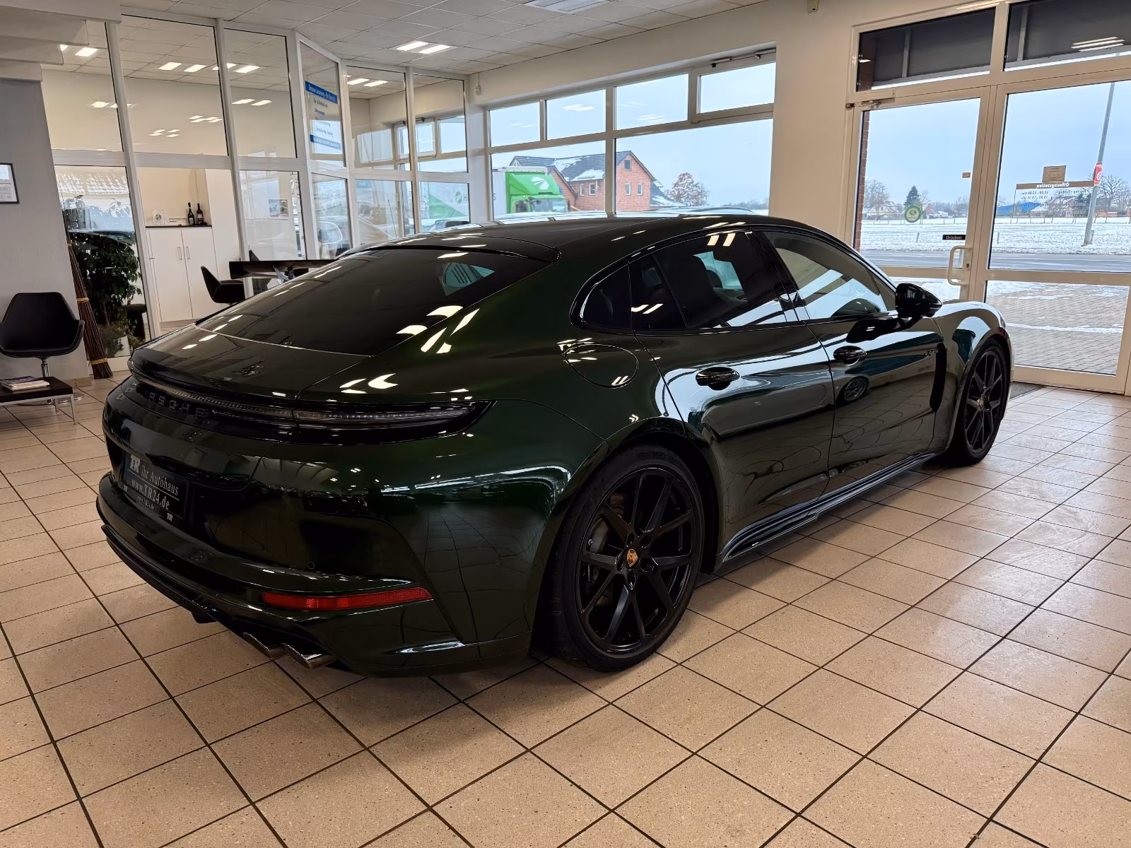 Porsche Gebrauchtwagenangebot PORSCHE PANAMERA 4S E-HYBRID IN OAKGRÜN - 2. HAND