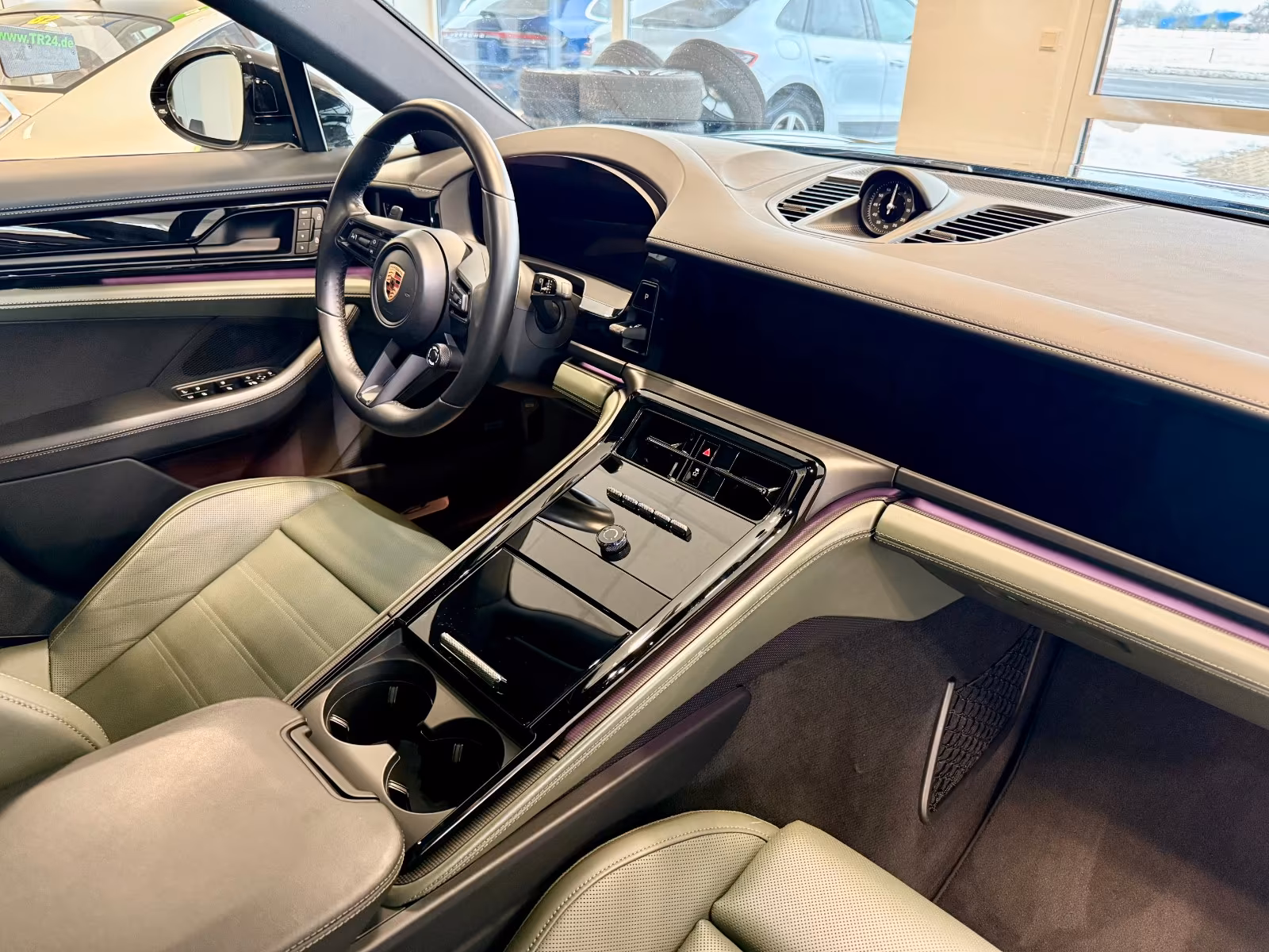 Porsche Gebrauchtwagenangebot PORSCHE PANAMERA 4S E-HYBRID IN OAKGRÜN - 2. HAND