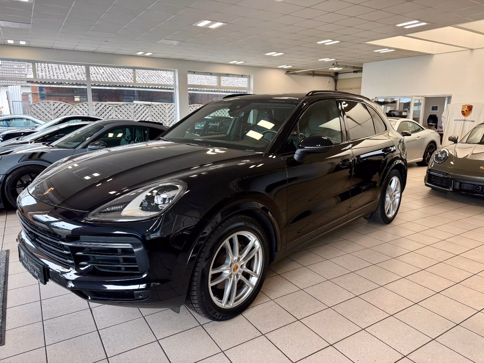 PORSCHE CAYENNE V6 IN TIEFSCHWARZ - 2. HAND