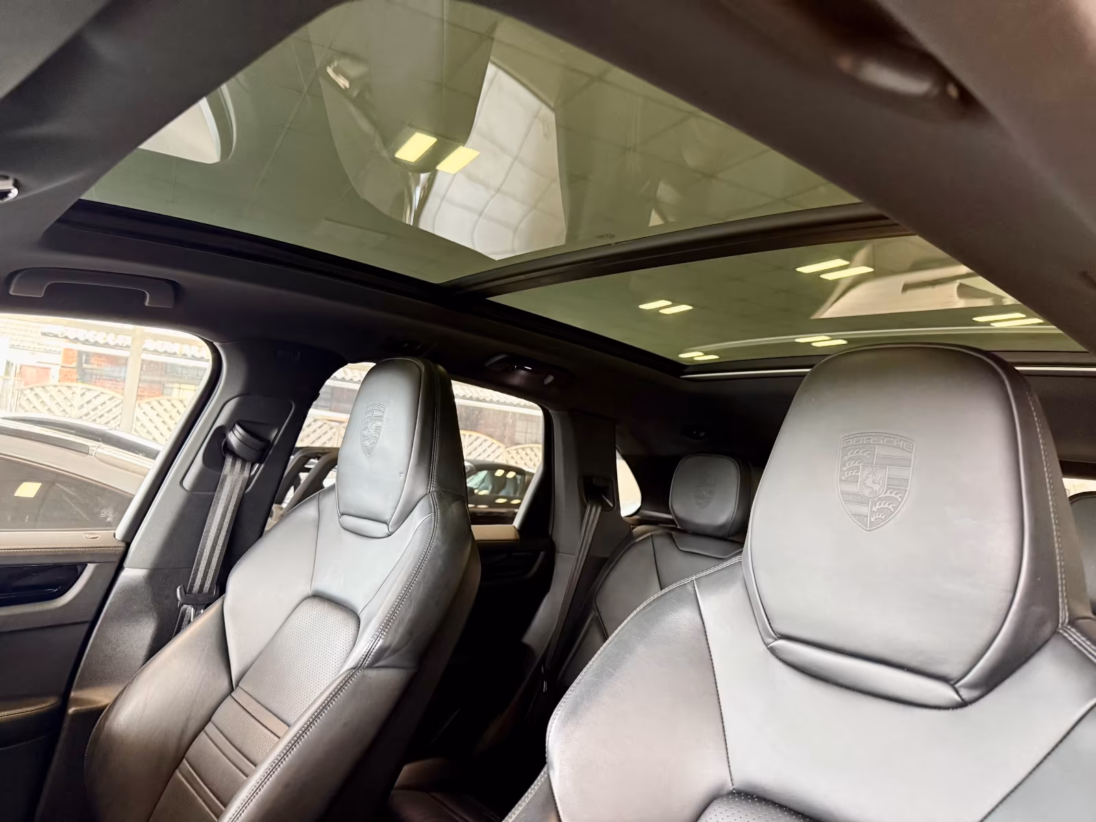 Porsche Gebrauchtwagenangebot PORSCHE CAYENNE V6 IN TIEFSCHWARZ - 2. HAND