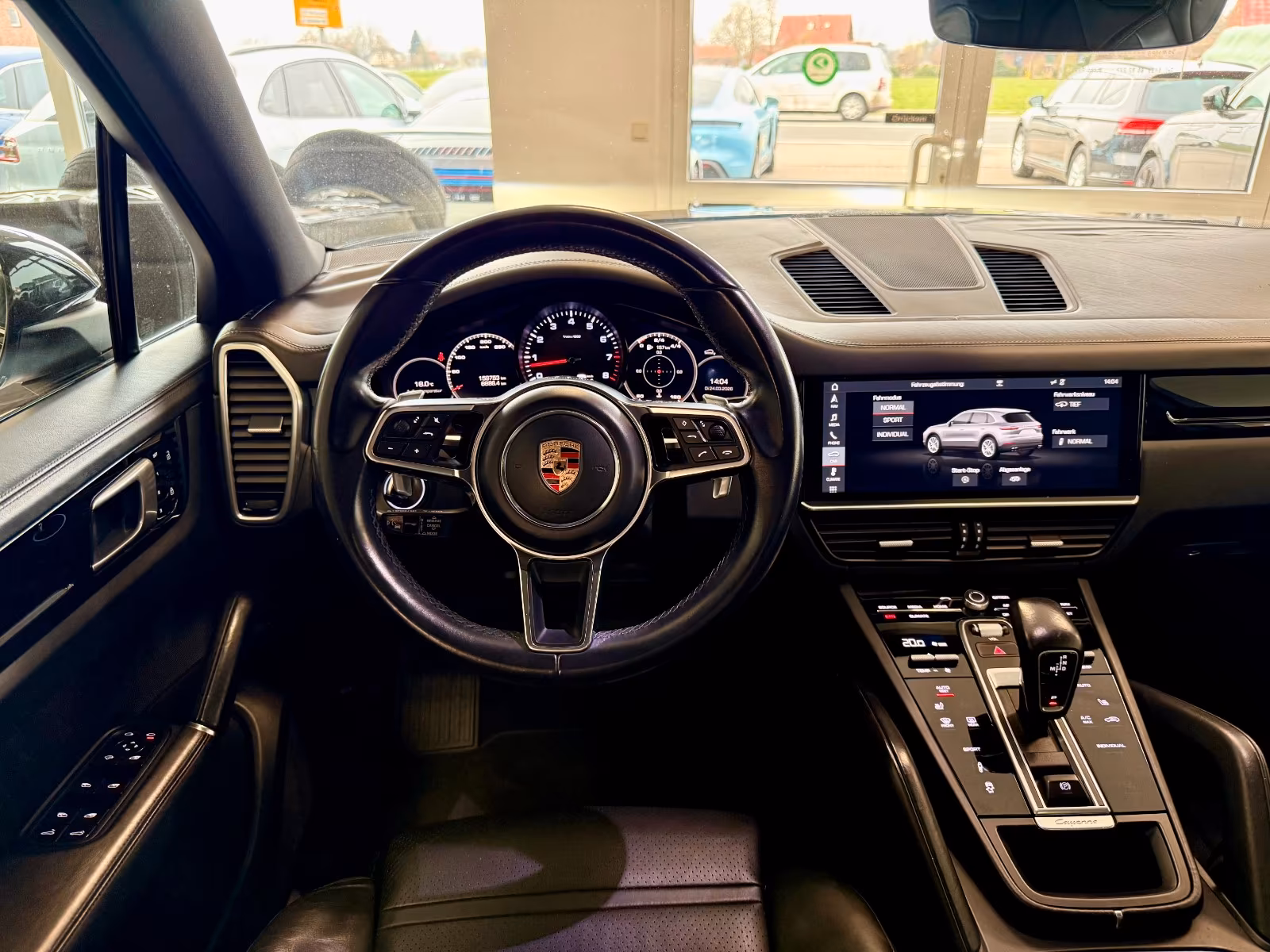 Porsche Gebrauchtwagenangebot PORSCHE CAYENNE V6 IN TIEFSCHWARZ - 2. HAND