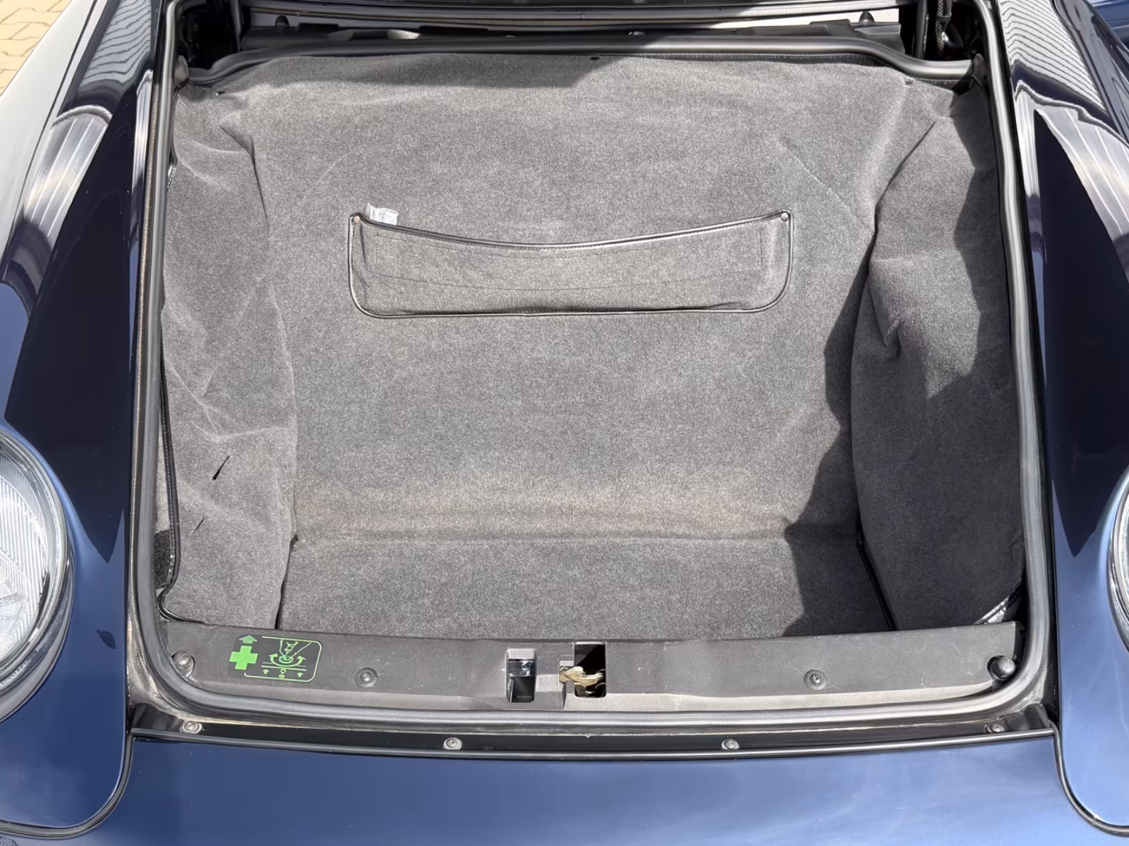 Porsche Gebrauchtwagenangebot PORSCHE 993 TURBO COUPE IN NACHTBLAU